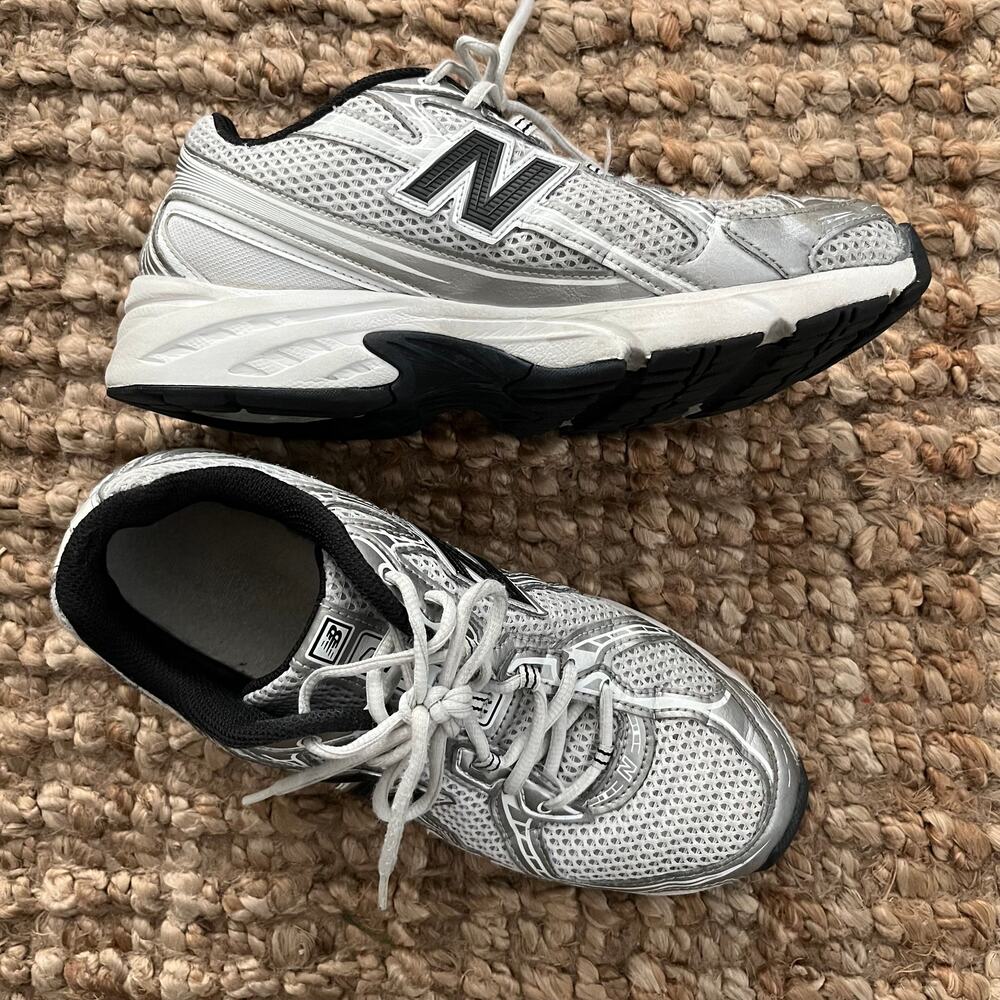 New Balance 740 Silver White Black Mesh Running Sneakers Men's 7 Women's 8.5 Y2K